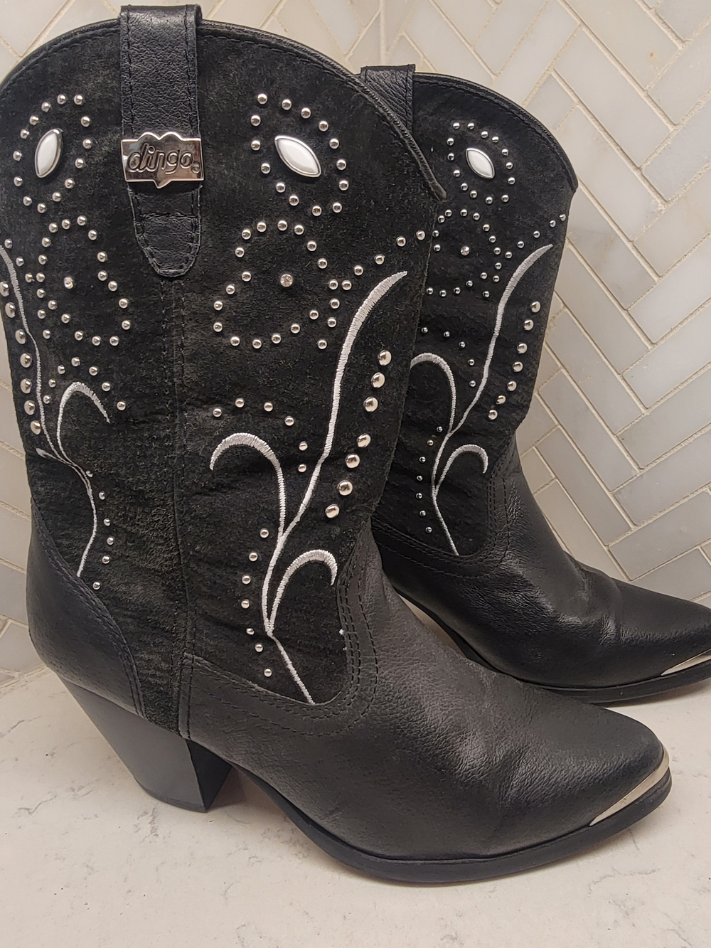 Dingo Women's Black Studded Beautiful Western Boots Size 8 M